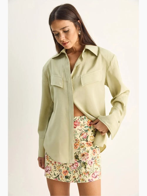 Camisa feminina de crepe tecido com corte regular lucci - Kiabi