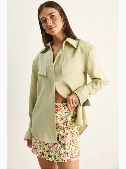 Camisa feminina de crepe tecido com corte regular lucci - Kiabi