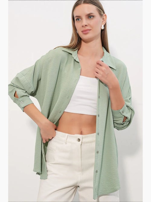 Camisa feminina de poliéster elástico bdart - Kiabi Camisa feminina de poliéster elástico bdart - Kiabi