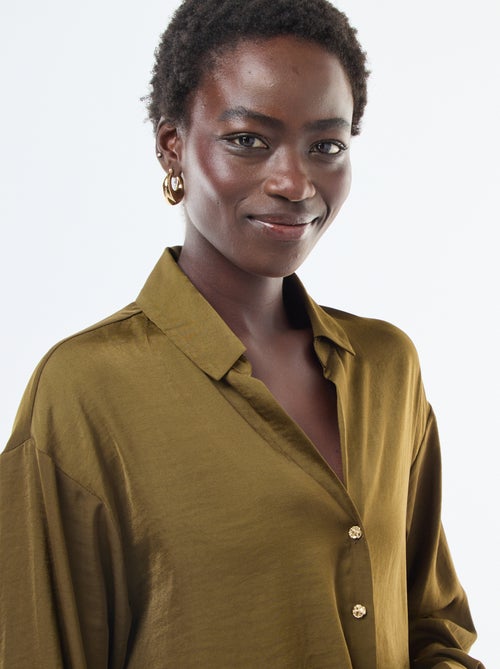 Camisa fluida acetinada com botões dourados - Kiabi