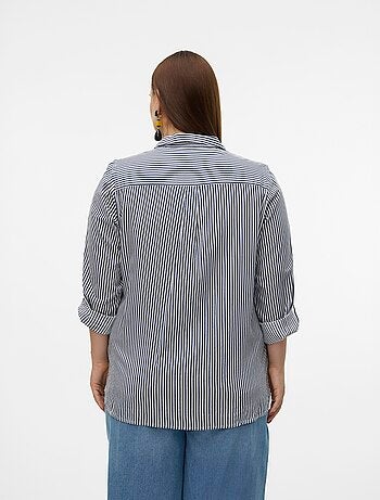 Camisa fluida 'Vero moda curve' com mangas arregaçáveis