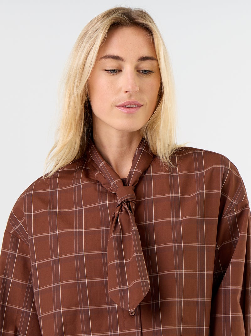 Camisa larga de manga comprida e gola com laço Castanho - Kiabi
