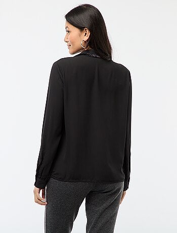 Camisa lisa com gola de lantejoulas