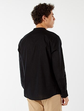 Camisa lisa de gola mao com mangas que podem ser dobradas