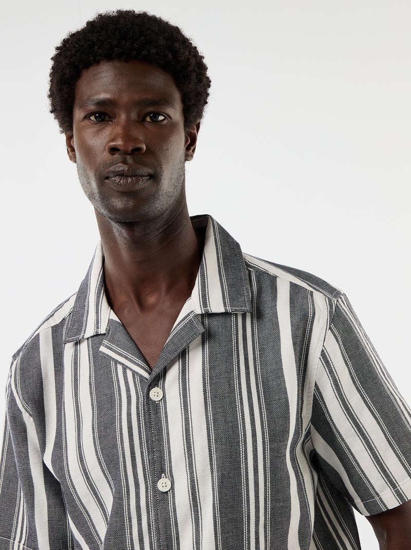 Camisa listrada de manga curta Preto - Kiabi