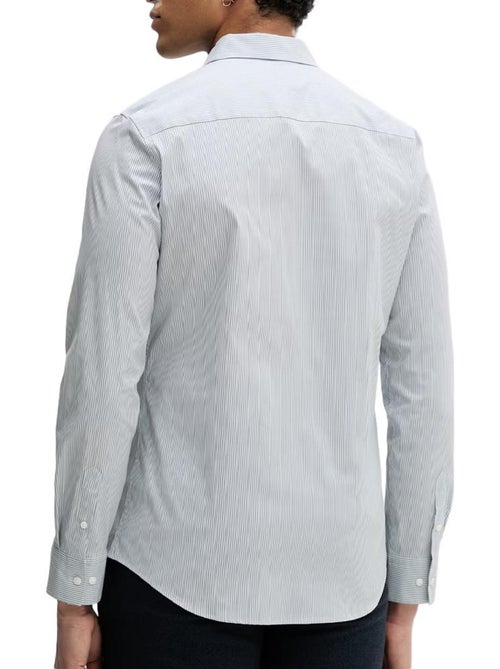 Camisa masculina calvin klein jeans slim fit com riscas azuis claras - Kiabi Camisa masculina calvin klein jeans slim fit com riscas azuis claras - Kiabi