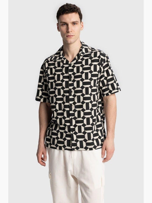 Camisa masculina de popelina de algodão com estampa geométrica giesto - Kiabi Camisa masculina de popelina de algodão com estampa geométrica giesto - Kiabi