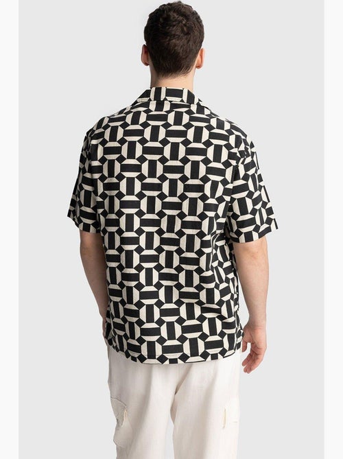 Camisa masculina de popelina de algodão com estampa geométrica giesto - Kiabi Camisa masculina de popelina de algodão com estampa geométrica giesto - Kiabi
