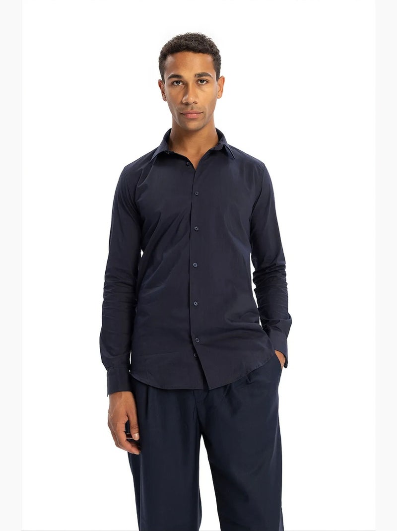 Camisa masculina slim fit em popelina de algodão giesto Azul-marinho - Kiabi