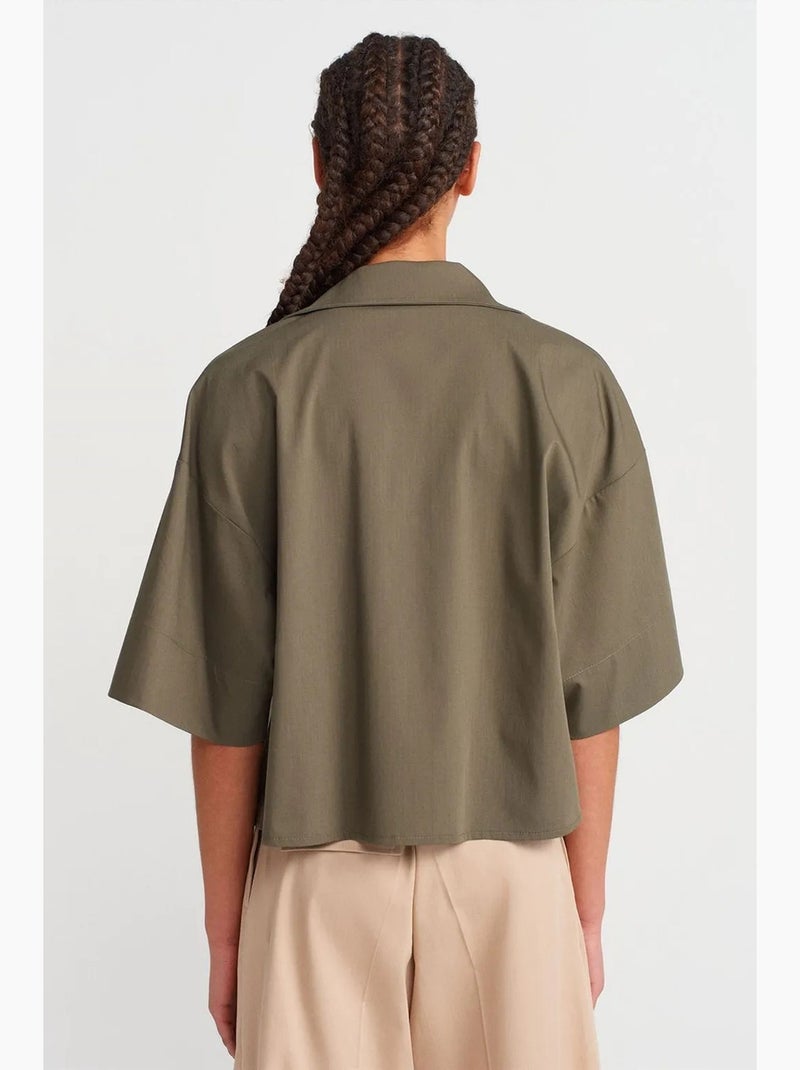 Camisa overshirt cropped oversized em crepe dilvin Verde cáqui - Kiabi