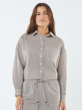 Camisa oversize em linho às riscas