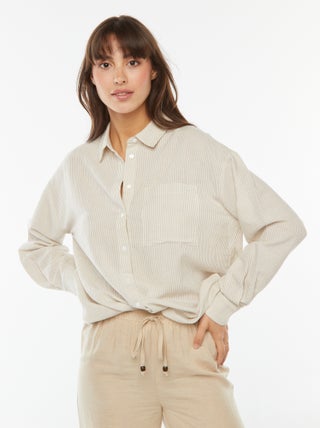 Camisa oversize em linho às riscas