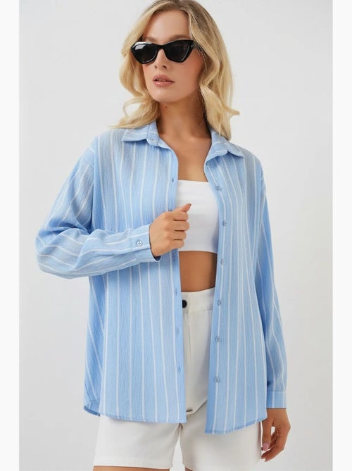 Camisa oversize texturizada às riscas com fecho de botões bdart - Kiabi Camisa oversize texturizada às riscas com fecho de botões bdart - Kiabi