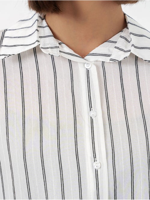 Camisa oversize texturizada às riscas com fecho de botões bdart - Kiabi Camisa oversize texturizada às riscas com fecho de botões bdart - Kiabi