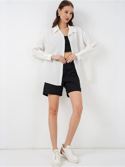 Camisa oversize texturizada às riscas com fecho de botões bdart - Kiabi Camisa oversize texturizada às riscas com fecho de botões bdart - Kiabi
