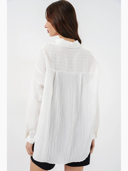 Camisa oversize texturizada às riscas com fecho de botões bdart - Kiabi Camisa oversize texturizada às riscas com fecho de botões bdart - Kiabi