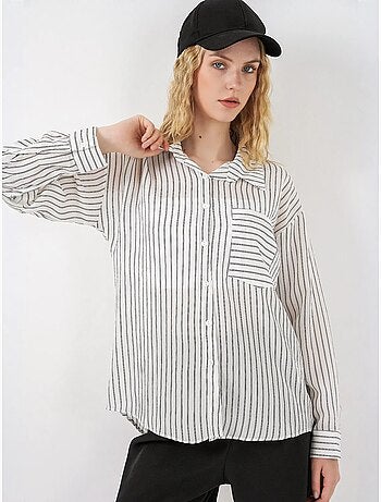 Camisa oversized às riscas com abotoamento frontal bdart