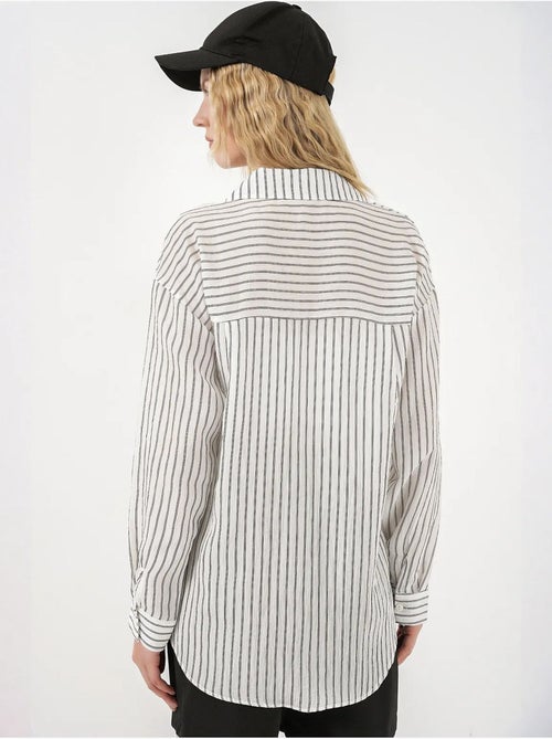 Camisa oversized às riscas com abotoamento frontal bdart - Kiabi Camisa oversized às riscas com abotoamento frontal bdart - Kiabi