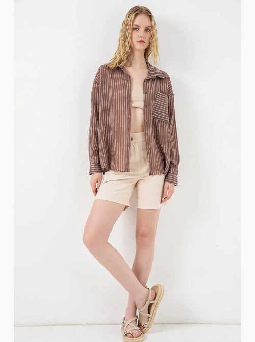 Camisa oversized às riscas com abotoamento frontal bdart - Kiabi Camisa oversized às riscas com abotoamento frontal bdart - Kiabi