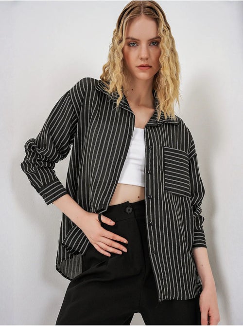 Camisa oversized às riscas com abotoamento frontal bdart - Kiabi Camisa oversized às riscas com abotoamento frontal bdart - Kiabi