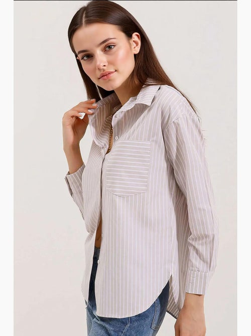 Camisa oversized às riscas com bolso bdart - Kiabi Camisa oversized às riscas com bolso bdart - Kiabi