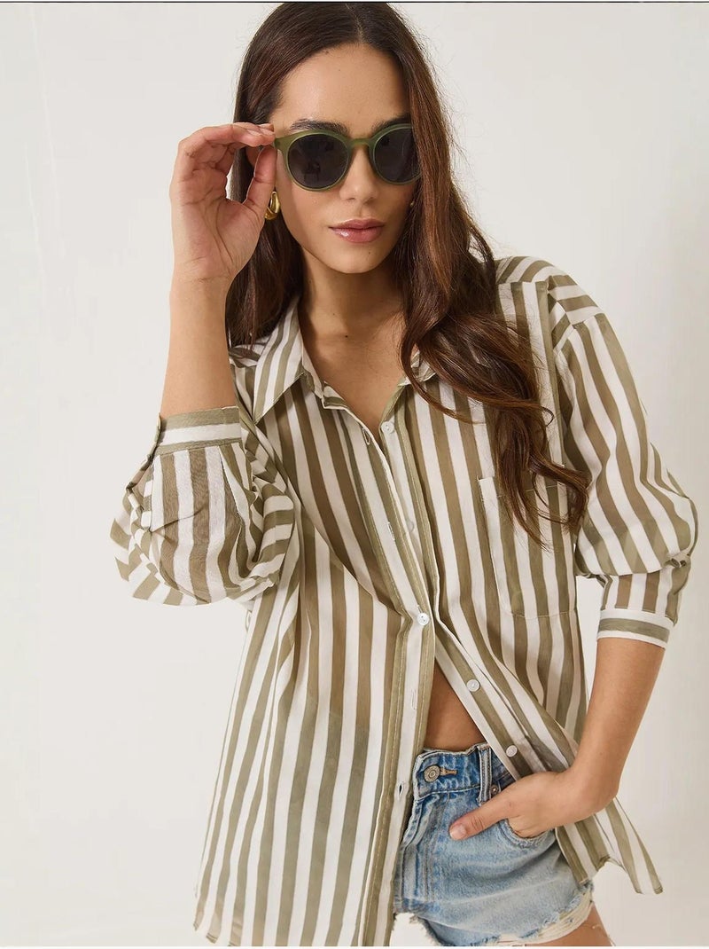 Camisa oversized às riscas com detalhe de bolso único lucci Cáqui - Kiabi