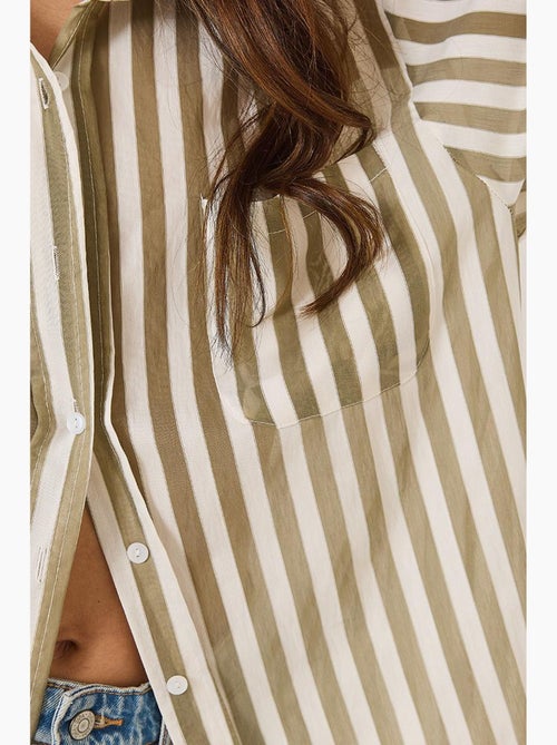 Camisa oversized às riscas com detalhe de bolso único lucci - Kiabi Camisa oversized às riscas com detalhe de bolso único lucci - Kiabi