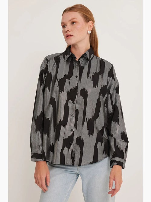 Camisa oversized com estampado abstrato e abotoamento frontal bdart - Kiabi Camisa oversized com estampado abstrato e abotoamento frontal bdart - Kiabi