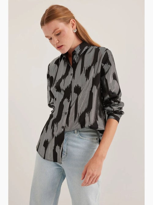 Camisa oversized com estampado abstrato e abotoamento frontal bdart - Kiabi Camisa oversized com estampado abstrato e abotoamento frontal bdart - Kiabi