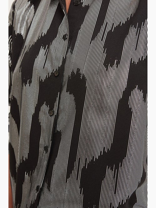 Camisa oversized com estampado abstrato e abotoamento frontal bdart - Kiabi Camisa oversized com estampado abstrato e abotoamento frontal bdart - Kiabi