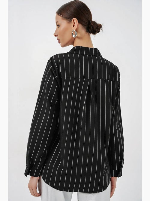 Camisa oversized com estampado abstrato e abotoamento frontal bdart - Kiabi Camisa oversized com estampado abstrato e abotoamento frontal bdart - Kiabi