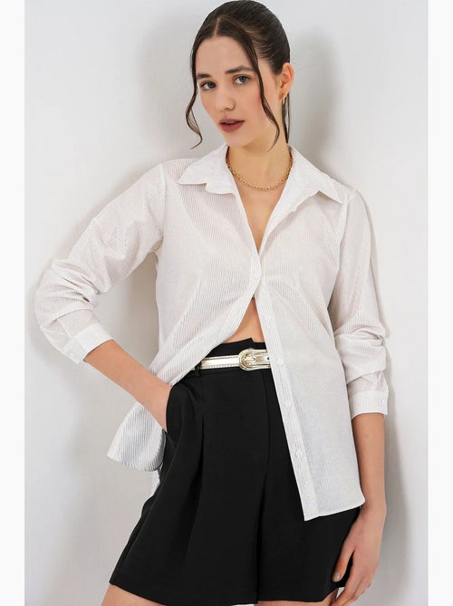 Camisa oversized com estampado abstrato e abotoamento frontal bdart - Kiabi Camisa oversized com estampado abstrato e abotoamento frontal bdart - Kiabi