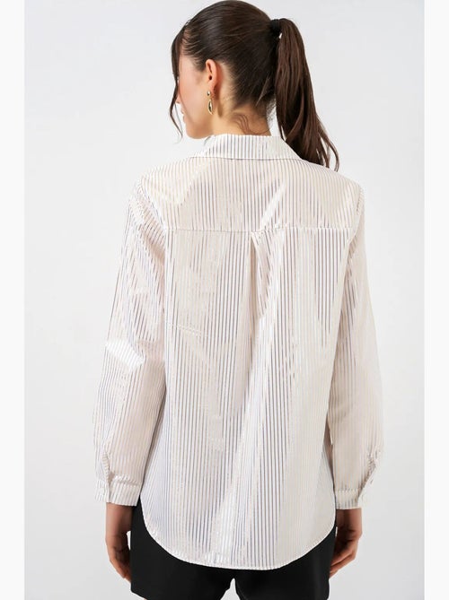 Camisa oversized com estampado abstrato e abotoamento frontal bdart - Kiabi Camisa oversized com estampado abstrato e abotoamento frontal bdart - Kiabi