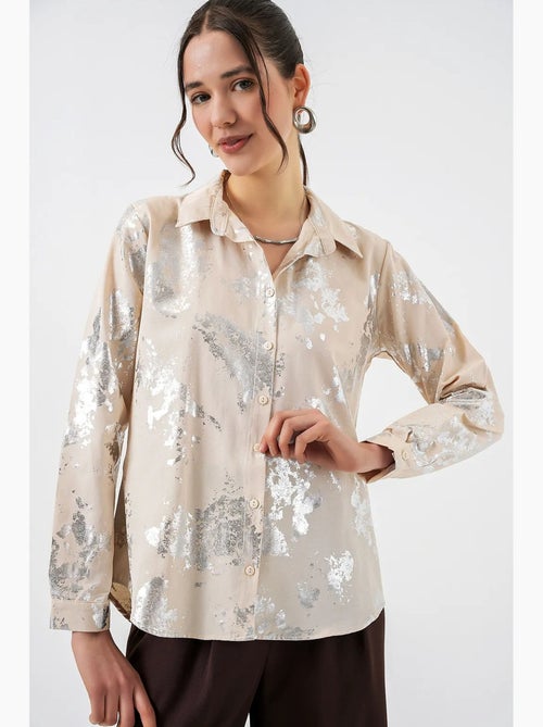 Camisa oversized com estampado abstrato e abotoamento frontal bdart - Kiabi Camisa oversized com estampado abstrato e abotoamento frontal bdart - Kiabi