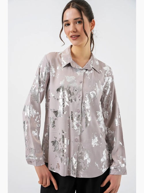 Camisa oversized com estampado abstrato e abotoamento frontal bdart - Kiabi Camisa oversized com estampado abstrato e abotoamento frontal bdart - Kiabi