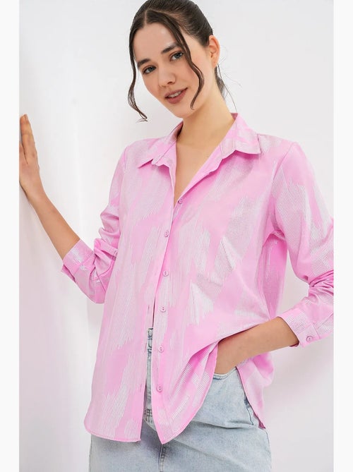 Camisa oversized com estampado abstrato e abotoamento frontal bdart - Kiabi Camisa oversized com estampado abstrato e abotoamento frontal bdart - Kiabi