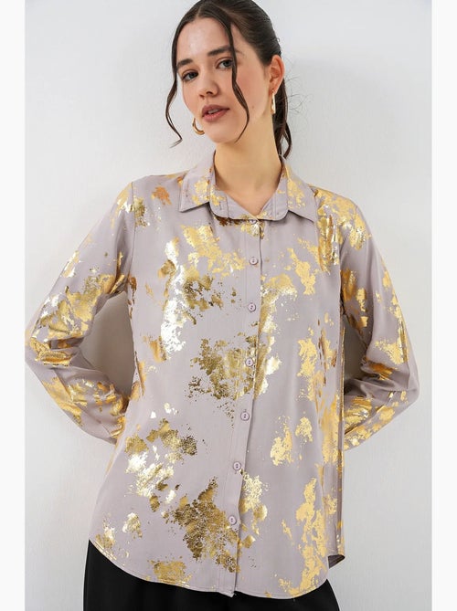 Camisa oversized com estampado abstrato e abotoamento frontal bdart - Kiabi Camisa oversized com estampado abstrato e abotoamento frontal bdart - Kiabi