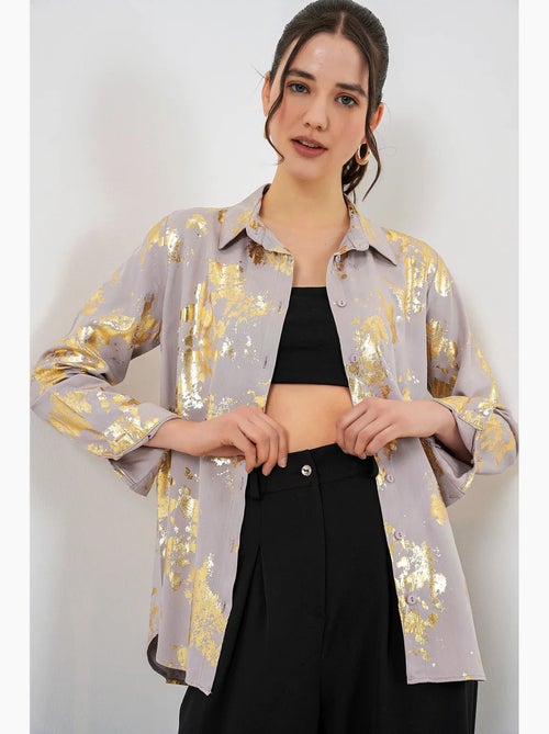 Camisa oversized com estampado abstrato e abotoamento frontal bdart - Kiabi Camisa oversized com estampado abstrato e abotoamento frontal bdart - Kiabi