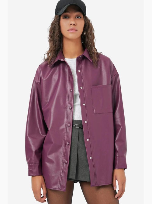 Camisa oversized de manga comprida em pele sintética com botões e bolso. Bdart - Kiabi