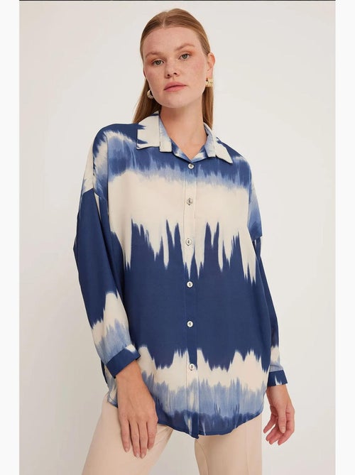 Camisa oversized de tecelagem abstrata de manga comprida com fecho de botões bdart - Kiabi Camisa oversized de tecelagem abstrata de manga comprida com fecho de botões bdart - Kiabi
