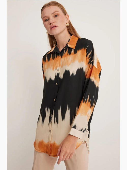 Camisa oversized de tecelagem abstrata de manga comprida com fecho de botões bdart - Kiabi Camisa oversized de tecelagem abstrata de manga comprida com fecho de botões bdart - Kiabi