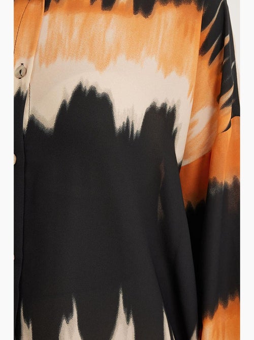Camisa oversized de tecelagem abstrata de manga comprida com fecho de botões bdart - Kiabi Camisa oversized de tecelagem abstrata de manga comprida com fecho de botões bdart - Kiabi