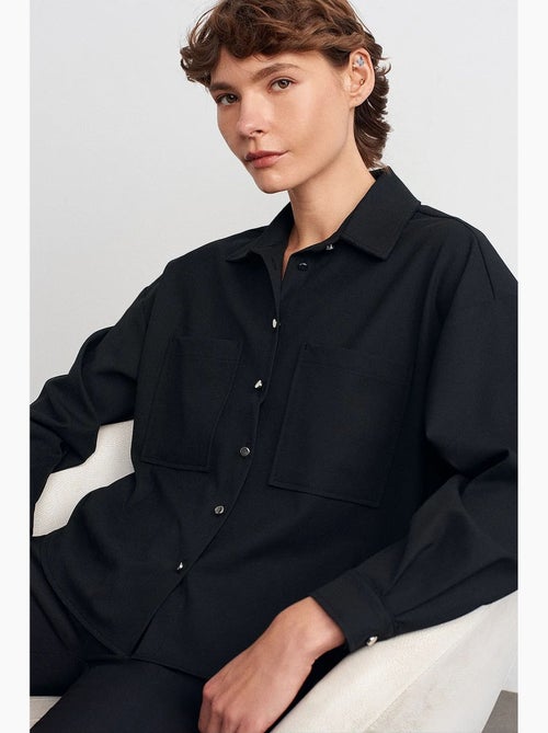 Camisa oversized em crepe com abotoamento frontal dilvin - Kiabi Camisa oversized em crepe com abotoamento frontal dilvin - Kiabi
