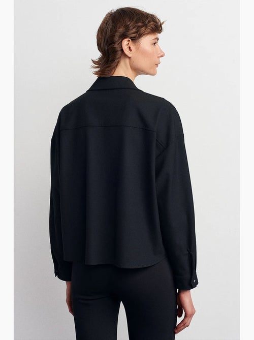 Camisa oversized em crepe com abotoamento frontal dilvin - Kiabi Camisa oversized em crepe com abotoamento frontal dilvin - Kiabi