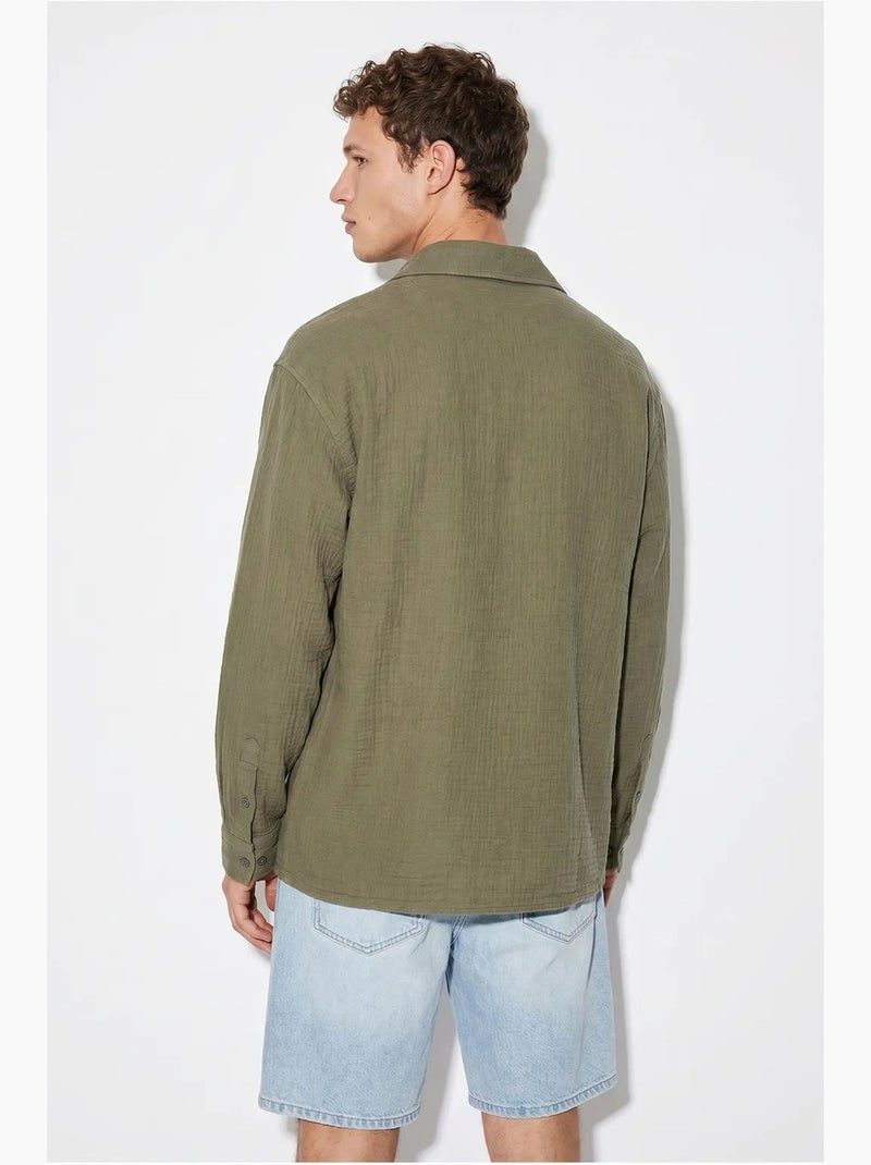 Camisa oversized texturizada com abotoamento frontal lucci Cáqui - Kiabi