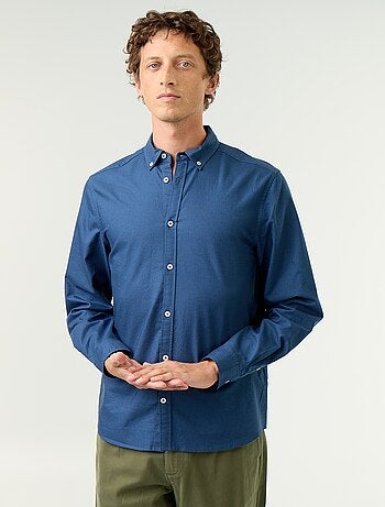 Camisa oxford com abertura abotoada