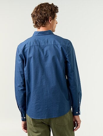 Camisa oxford com abertura abotoada