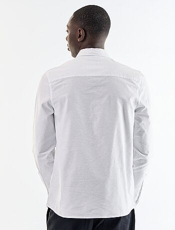 Camisa oxford com abertura abotoada