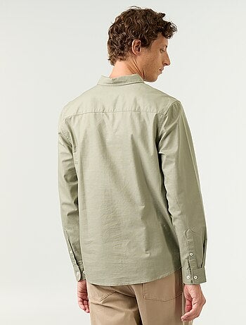 Camisa oxford com abertura abotoada