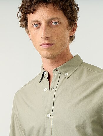 Camisa oxford com abertura abotoada